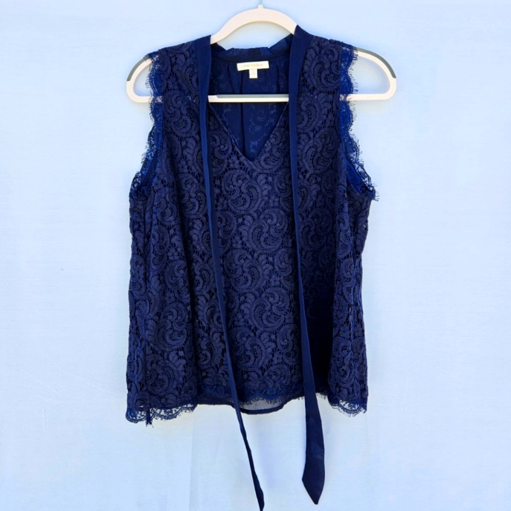 🖖 Skies Are Blue 🖖 navy tie neck lacey top